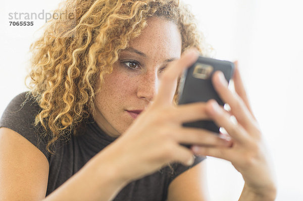 Geschäftsfrau mit Smartphone