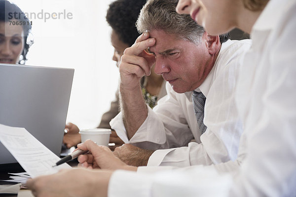 arbeiten  Büro  Diskussion