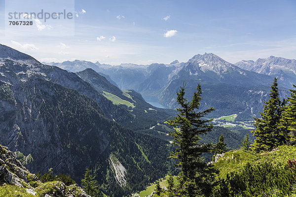Königssee und Watzmann  2713 m  Aussicht vom Kehlsteinhaus auf die Alpen  Berchtesgadener Land  Bayern  Deutschland  Europa