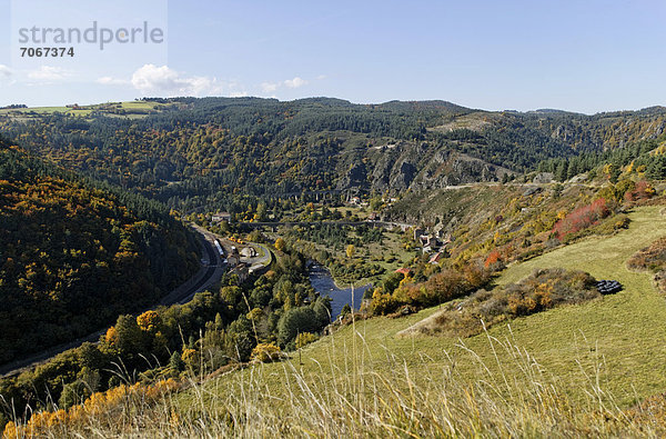 Tal der Allier in Chapeauroux  Haute Loire  Auvergne  Frankreich  Europa