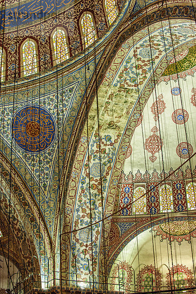 Innenansicht  Sultan-Ahmed-Moschee oder Blaue Moschee  Istanbul  Türkei
