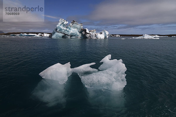 Eis auf dem Gletschersee Jökulsarlon  Südisland  Island  Europa