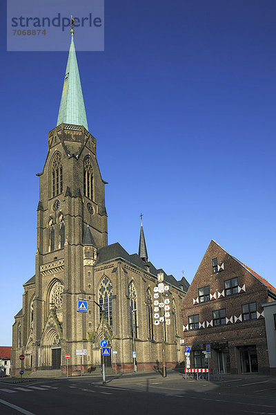 Pfarrkirche Sankt Johannes Baptist  Anrath  Willich  Nordrhein-Westfalen  Deutschland  Europa