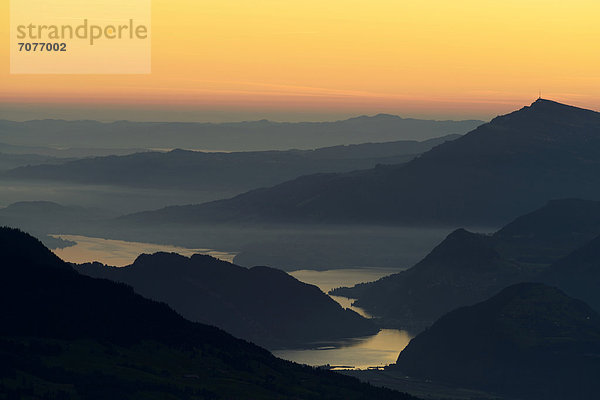 Königin der Berge  die Rigi mit Vierwaldstättersee im Vordergrund  Brienzer Rothorn  Brienz  Schweiz  Europa
