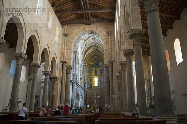Kathedrale  innen  Cefalu  Sizilien  Italien  Europa