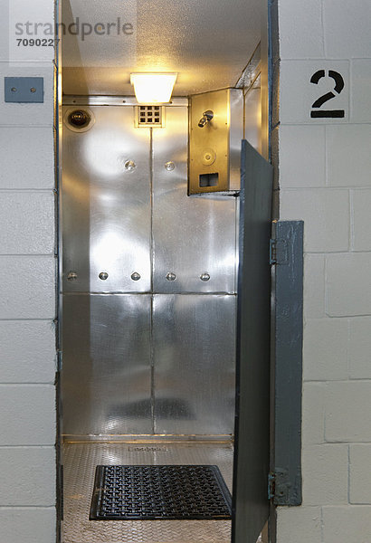 Boden  Fußboden  Fußböden  Wand  Tür  Schrank  Nummer  Personal  rostfrei  Hälfte  Matte  Gefangener  Stahl
