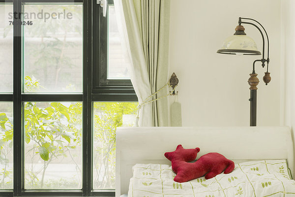 Fenster Wand Produktion Schlafzimmer Bett Kopfkissen Lampe Puppe
