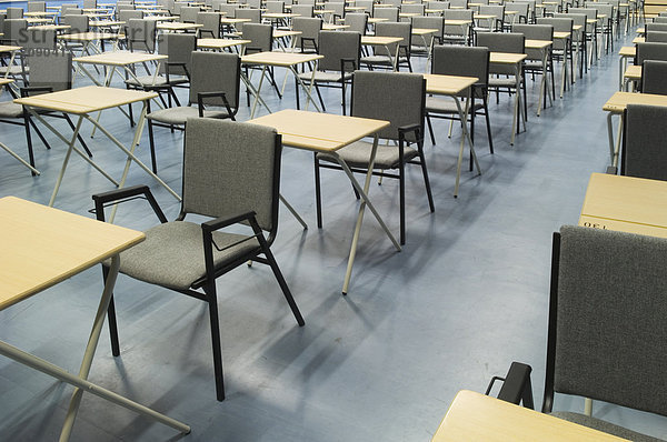 Schreibtisch  Stuhl  Halle  Schule  Untersuchung  Reihe  Anordnung  modern