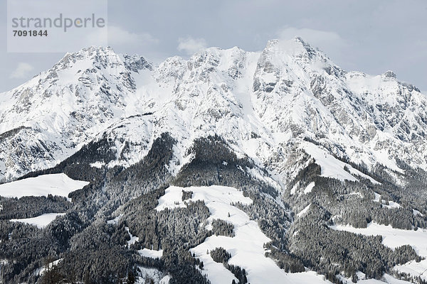 Österreich  Blick auf die Berge Saalbach-Hinterglemm