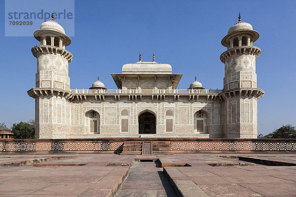 India  Uttar Pradesh  Agra  View of Tomb of Itimad-ud-Daulah