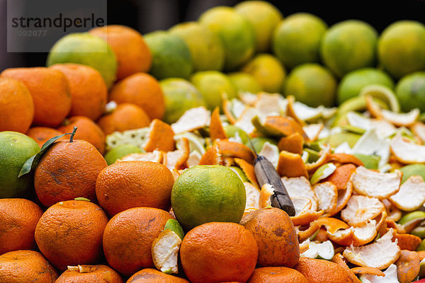 Indien  Uttarakhand  Orangen mit Verwandten
