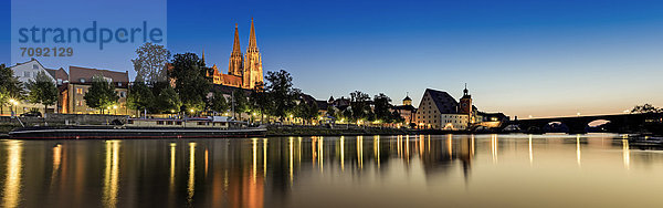 Germany  Bavaria  Regensburg  View of Shipping Museum and cathedral at Danube River