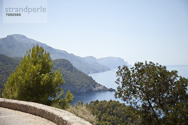 Spanien  Mallorca  Blick auf die Küste zwischen Banyalbufar und Andratx