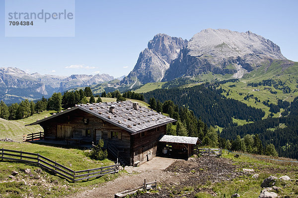 Italien  Blick auf Langkofel und Plattkofel bei Südtirol
