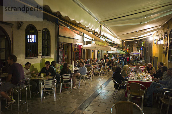 Straße mit Restaurants  Calle Navas  Granada  Andalusien  Spanien  Europa  ÖffentlicherGrund
