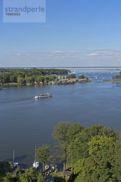 Aussicht vom Turm der Marienkirche auf die Müritz  Röbel  Mecklenburgische Seenplatte  Mecklenburg-Vorpommern  Deutschland  Europa