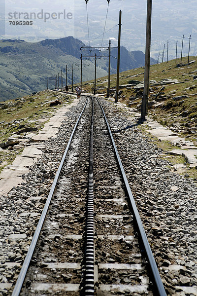 Gleise  Gleisbett  historische Zahnradbahn  1924  hinauf zum Gipfel des La Rhune  905m  Baskenland  Pyrenäen  Region Aquitanien  DÈpartement PyrÈnÈes-Atlantiques  Frankreich  Europa