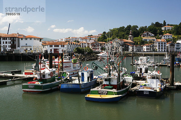 Fischerboote  Fischereihafen von Saint-Jean-de-Luz  baskisch: Donibane Lohizune  Pyrenäen  Region Aquitanien  DÈpartement PyrÈnÈes-Atlantiques  Frankreich  Europa