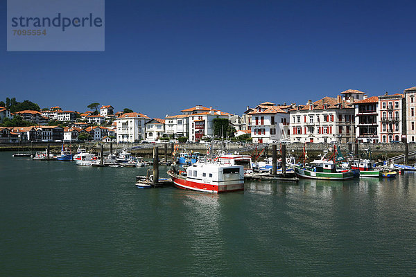 Fischerboote  Fischereihafen von Saint-Jean-de-Luz  baskisch: Donibane Lohizune  Pyrenäen  Region Aquitanien  DÈpartement PyrÈnÈes-Atlantiques  Frankreich  Europa