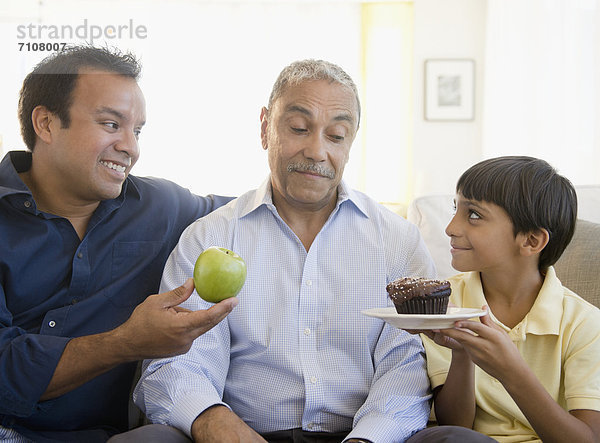 Angebot  Menschlicher Vater  Sohn  Hispanier  Großvater  Apfel  cupcake