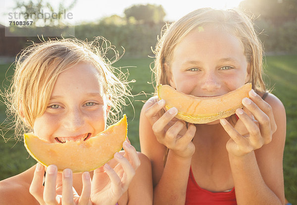 Europäer  Mädchen  essen  essend  isst  Melone