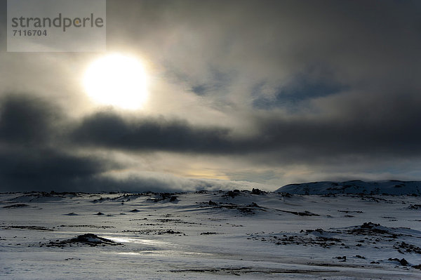 Winterlandschaft  Blick auf den Gletscher Vatnajökull  Hochland  Island  Europa