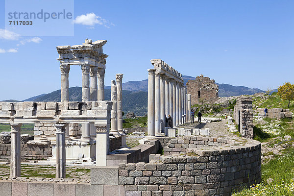Trajaneum  antike Stadt Pergamon  Bergama  Türkei