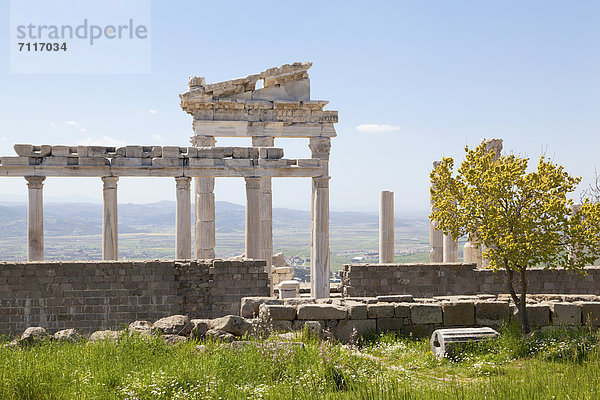 Trajaneum  antike Stadt Pergamon  Bergama  Türkei