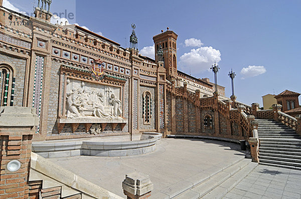 Wandbild Die Liebenden und Brunnen  Freitreppe La Escalinata  Mudejar-Architektur  Teruel  Unesco Weltkulturerbe  Aragonien  Spanien  Europa  ÖffentlicherGrund