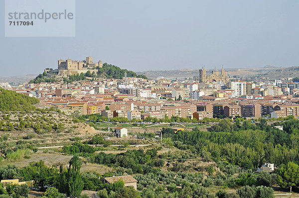 Europa Palast Schloß Schlösser Stadt Hotel Ansicht Aragonien Spanien