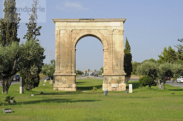 Arco de Bara  römischer Triumphbogen  Tarragona  Cataluna  Katalonien  Spanien  Europa  ÖffentlicherGrund
