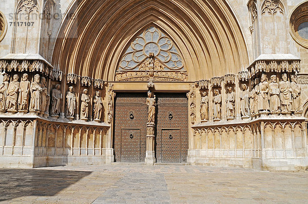 Portal  Figuren  Skulpturen  Kathedrale  Tarragona  Cataluna  Katalonien  Spanien  Europa  ÖffentlicherGrund