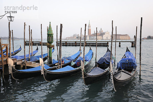 Europa Gondel Gondola Venedig Venetien Italien