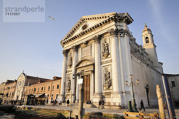 Eingangsportal der Kirche Santa Maria del Rosario oder I Gesuati  Dorsoduro  Venedig  UNESCO-Weltkulturerbe  Venetien  Italien  Europa