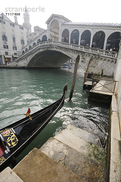 Europa Gondel Gondola Venedig Venetien Canale Grande Italien Rialtobrücke