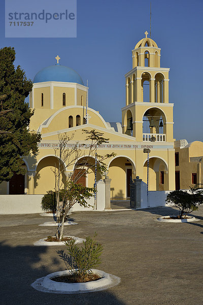 Kirche ¡gios GeÛrgios  OÌa  Santorin  Kykladen  griechische Insel  Griechenland  Europa