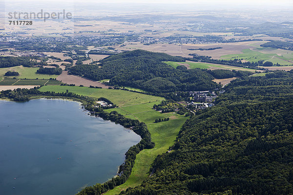 Luftbild  Abtei Maria Laach  Laacher See  hinten Mendig und Bell  Vulkaneifel  Rheinland-Pfalz  Deutschland  Europa