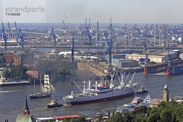 'Museumsschiff ''Cap San Diego''''auf der Elbe im Hamburger Hafen  Hansestadt Hamburg  Deutschland  Europa'