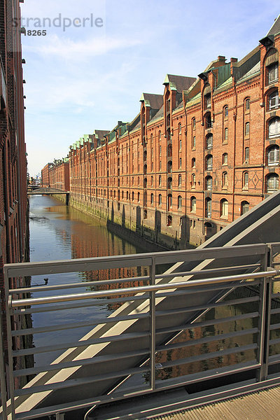 Fleet mit Gebäuden der Speicherstadt  Hansestadt Hamburg  Deutschland  Europa