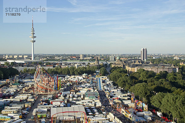 Aussicht vom Riesenrad auf Fernsehturm und Dom  Hamburger Dom  Hamburg  Deutschland  Europa