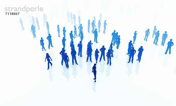 Silhouetten einer blauen Menschenmenge die geht und steht vor einem weißen Hintergrund