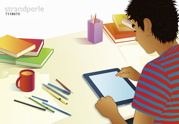 Jugendlicher benutzt Digital-Tablet für Hausaufgaben