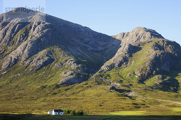 Europa Berg Urlaub Wohnhaus Großbritannien Einsamkeit Reise Highlands Schottland Tourismus Glen Coe