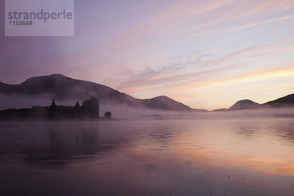 Europa  Urlaub  Palast  Schloß  Schlösser  Großbritannien  Sonnenaufgang  Dunst  Reise  Morgendämmerung  Nebel  ernst  Schottland  schottisch  Strathclyde  Tourismus