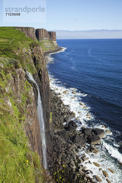 Europa  Urlaub  Großbritannien  Küste  Reise  Meer  Wasserfall  Hebriden  Isle of Skye  Schottland  Skye  Tourismus