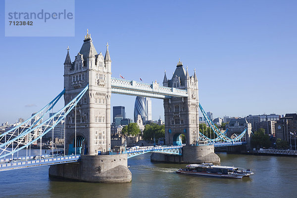 Europa  Urlaub  britisch  Großbritannien  London  Hauptstadt  Reise  Brücke  Sehenswürdigkeit  Themse  England  Tourismus  Tower Bridge