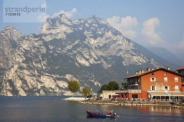 Europa  Urlaub  Reise  See  Alpen  Italien  Gardasee  Torbole  Tourismus