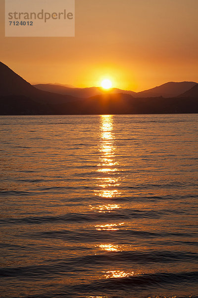 Wasser  Europa  Urlaub  Sonnenaufgang  Reise  Morgendämmerung  Langensee  Lago Maggiore  Lago Maggiore  Italien  Piemont  Stresa  Tourismus