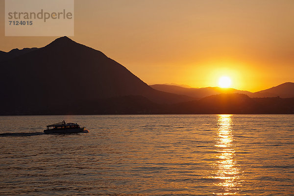 Wasser  Europa  Urlaub  Sonnenaufgang  Reise  Morgendämmerung  Langensee  Lago Maggiore  Lago Maggiore  Italien  Piemont  Stresa  Tourismus