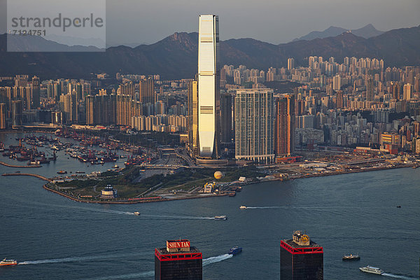 Skyline  Skylines  Hafen  Urlaub  Gebäude  Reise  Großstadt  Hochhaus  Ansicht  China  Luftbild  Fernsehantenne  Asien  Hongkong  modern  Tourismus